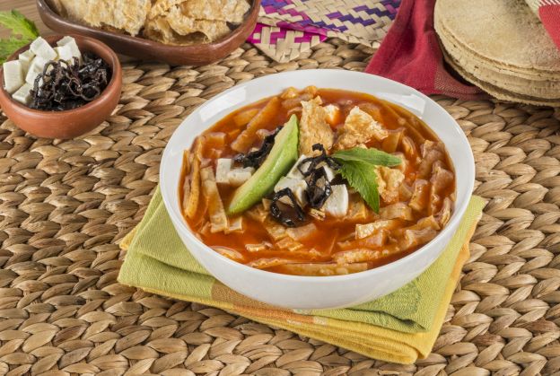 Sopa mexicana de tortilla