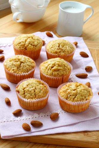 Muffins de manzana y leche de almendras