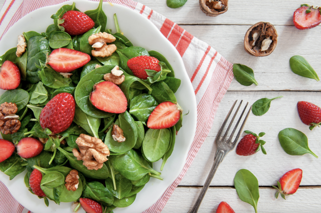 Ensalada de espinaca y fresas con aliño dulce de limón