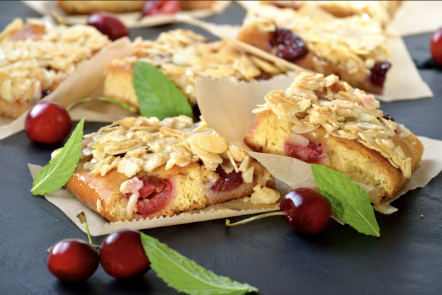 Bizcocho de cereza con almendras