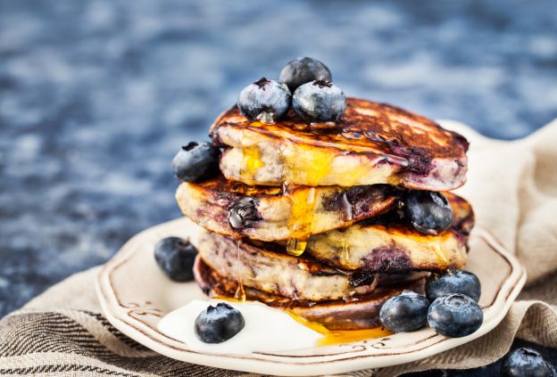 Tortitas de ricotta con salsa de moras