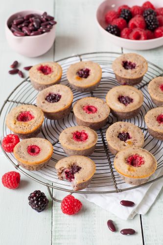 Pastelitos de moras y frambuesas