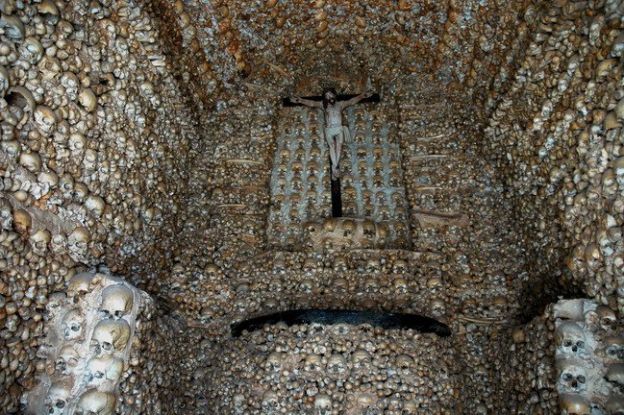 Capilla de los huesos, Portugal