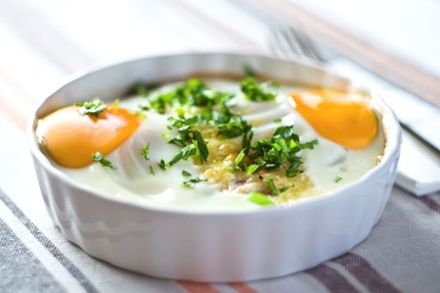 Huevos en cocotte con hongos