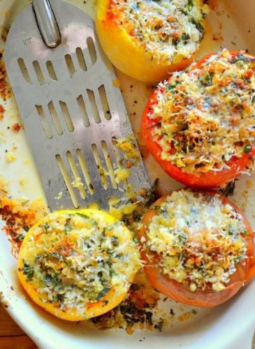 Tomates rellenos de quinoa, espinacas y feta