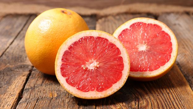 Pomelo al horno con canela