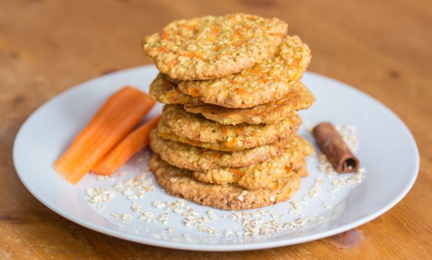 Galletas integrales y sin azúcar de avena y zanahoria