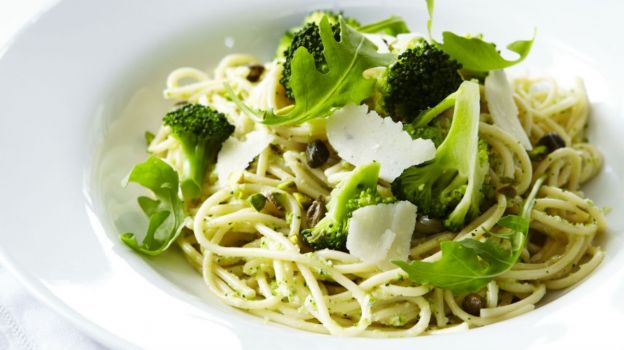 Pasta al pesto con brócoli