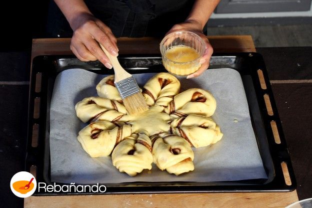 19. Pintamos un poco antes de meterlo al horno