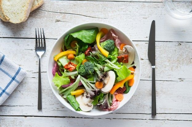 Ensalada de brócoli, champiñones y batatas