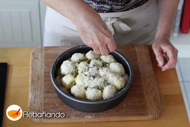 Formar una segunda capa de bolitas de masa