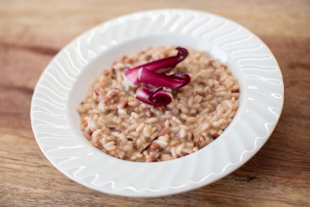 Risotto con achicoria roja y speck