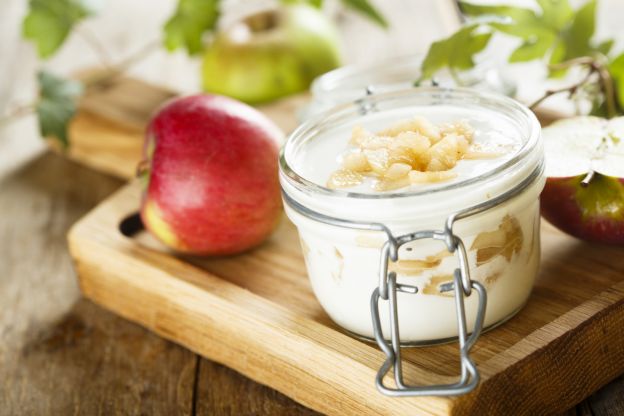 Yogur con manzana y canela