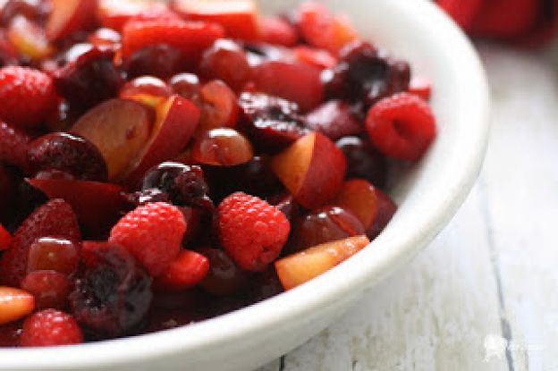 Ensalada de frutas rojas