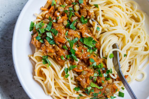 Espagueti a la boloñesa: cambia la carne por lentejas