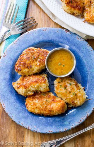 Pollo frito de coco con salsa de miel picante