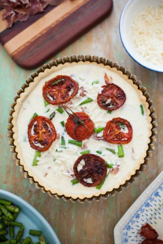 Quiche de espárragos y tomate