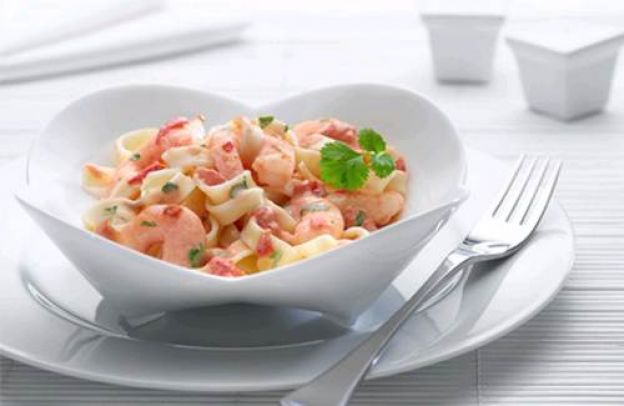 Tallarines con queso Philadelphia y gambas al estilo Thai