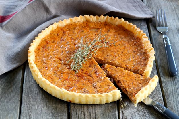 Tarta de atún en salsa de tomate