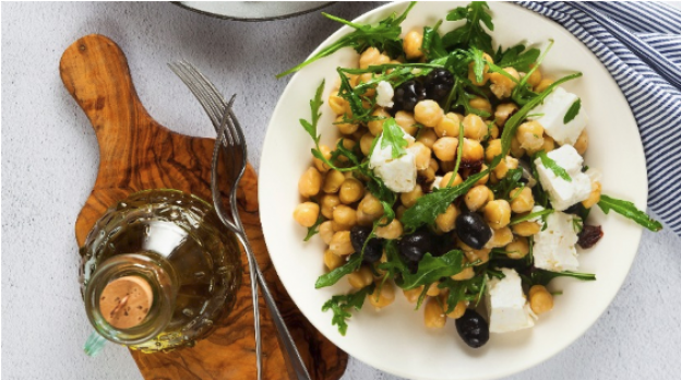 Ensalada griega con garbanzos