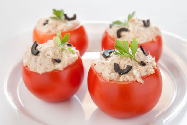 Tomates rellenos de ensaladilla