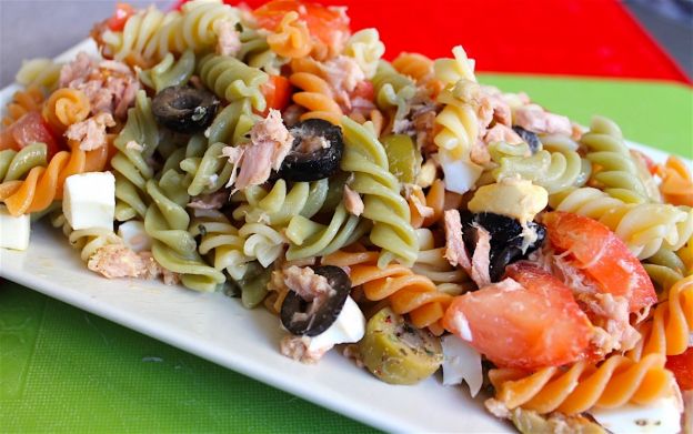 Ensalada de pasta y atún