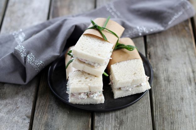 MINI SÁNDWICHES DE QUESO AZUL