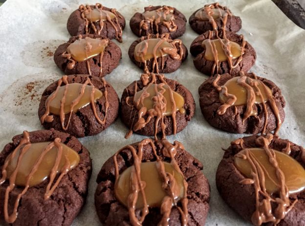 Galletas de chocolate rellenas de mantequilla de maní