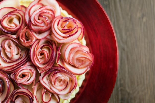 Tarta de manzanas en forma de rosa