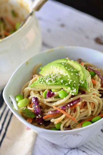 Soba con salsa de naranja