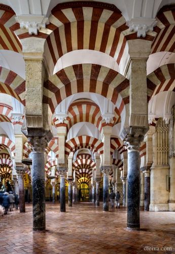 5. MEZQUITA DE CÓRDOBA (ESPAÑA)