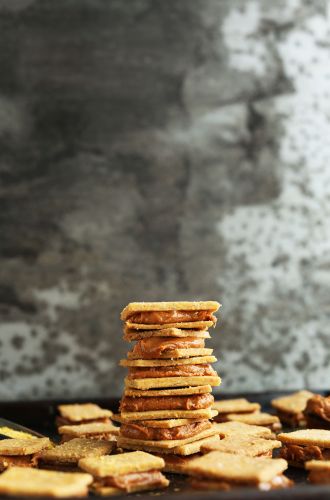 Alfajorcitos veganos con mantequilla de maní