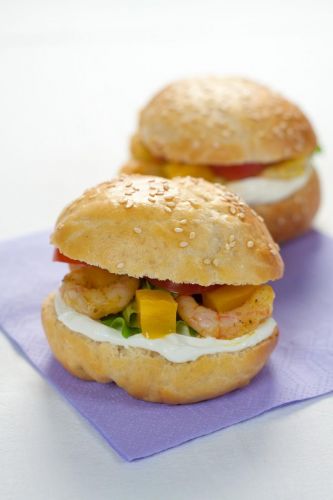 Hamburguesa de camarones al curry