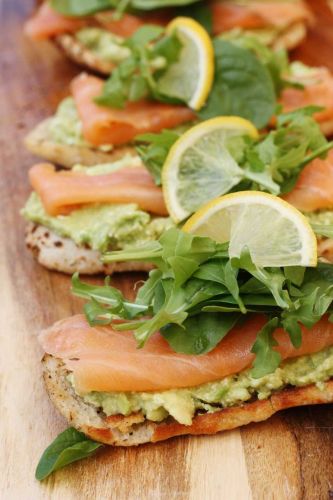 Tostadas de salmón y aguacate