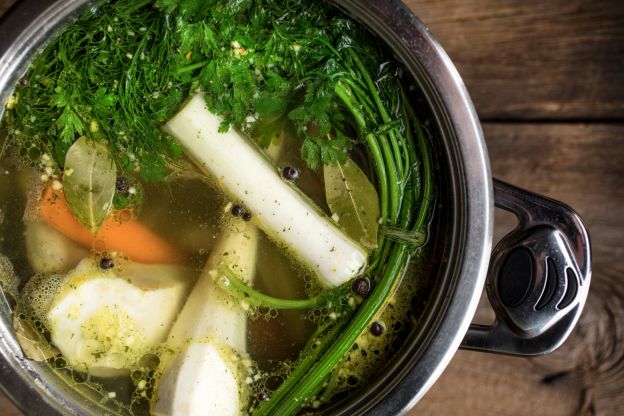 Utiliza caldo de verduras para hacer el gravy