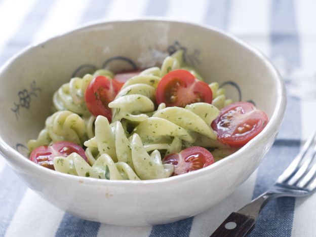 Ensalada de pasta al pesto