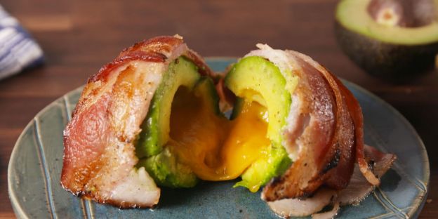 aguacate relleno y envuelto en tocino