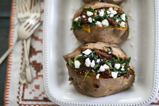 Patatas con espinacas y feta