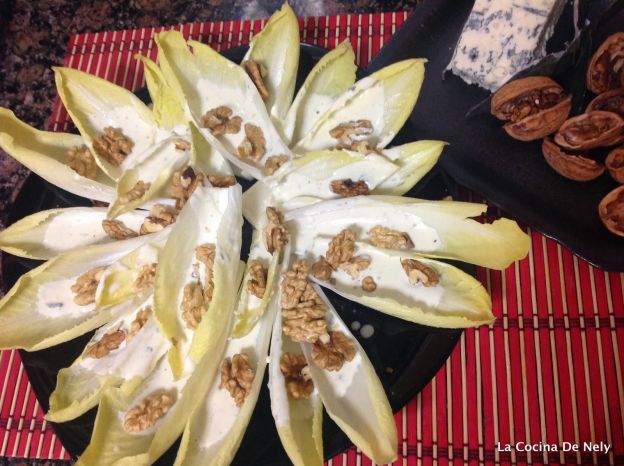 Endivias con queso y nueces