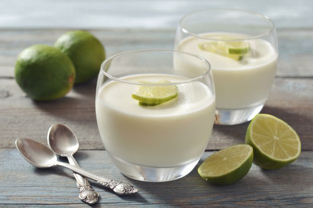 Panna cotta de limón y galletas Marías