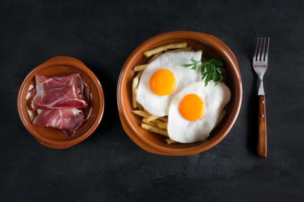 Huevos rotos con jamón