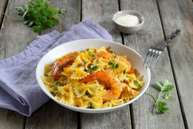 Farfelle con calabaza y gambas