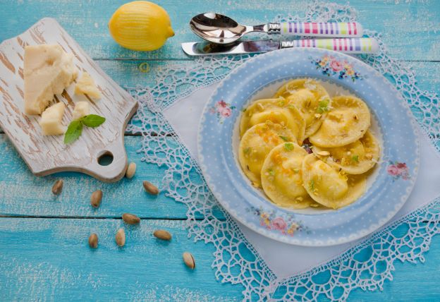 Raviolis al limón con mantequilla