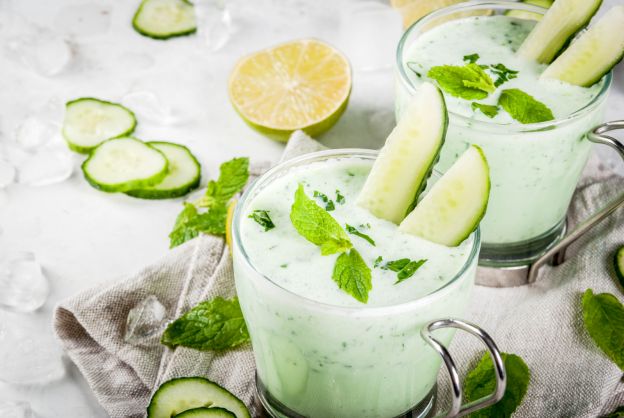 Gazpacho de pepino con queso feta