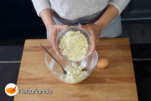 Prepara la crema de almendras