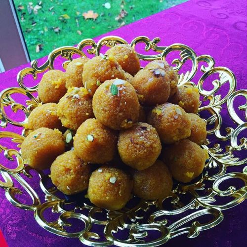 Laddu: Bolitas indias de harina y garbanzos