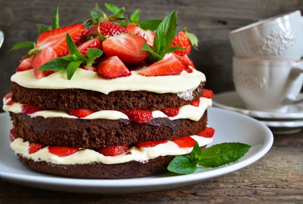 Tarta de chocolate con fresas