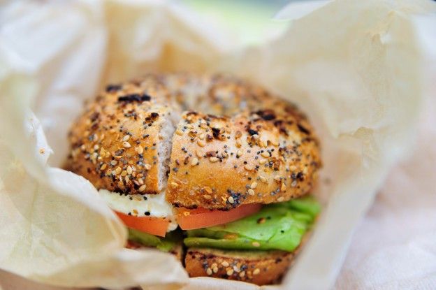 Bagel de queso de cabra