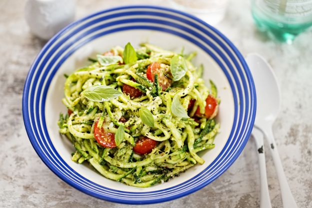 Espagueti de calabacín con pesto rojo