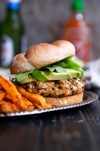 Hamburguesa de camote y arroz salvaje